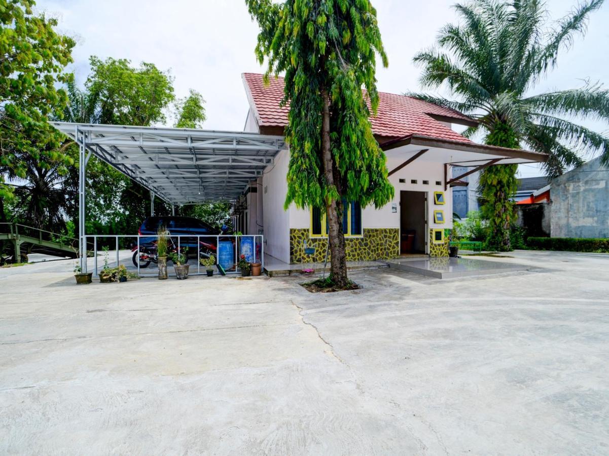Oyo 90263 Hotel Diva Golf Bengkulu Zewnętrze zdjęcie