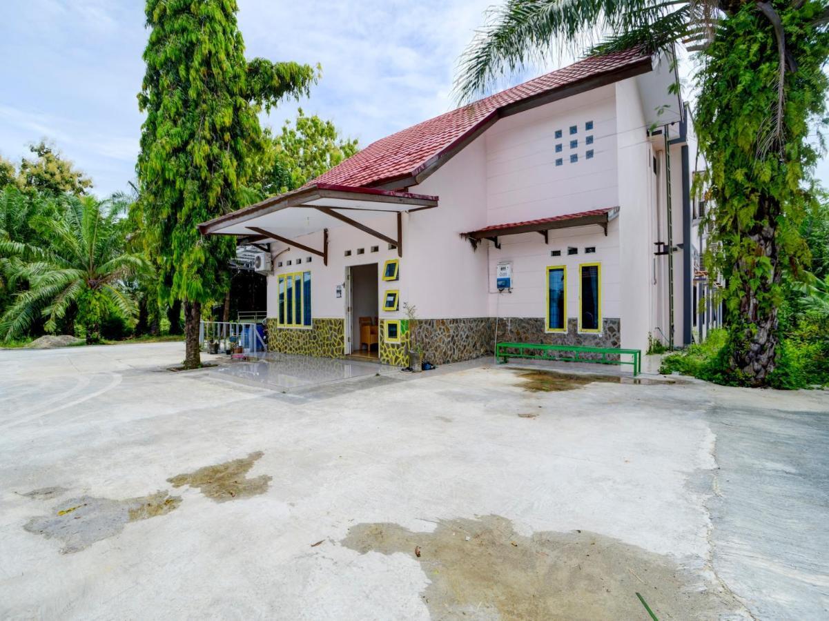Oyo 90263 Hotel Diva Golf Bengkulu Zewnętrze zdjęcie